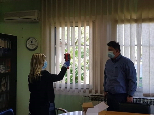 Humanost u vrijeme korone – Partner Kantonalnoj bolnici Bihać uručio termovizijsku kameru 