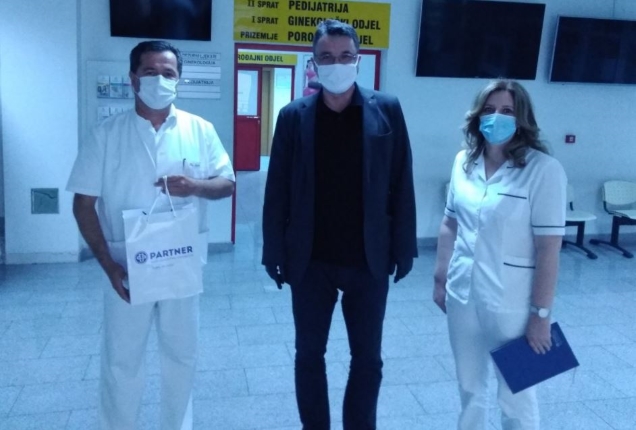 Humanost u vrijeme korone – Partner MKF Kantonalnoj bolnici Mostar uručio termovizijsku kameru 